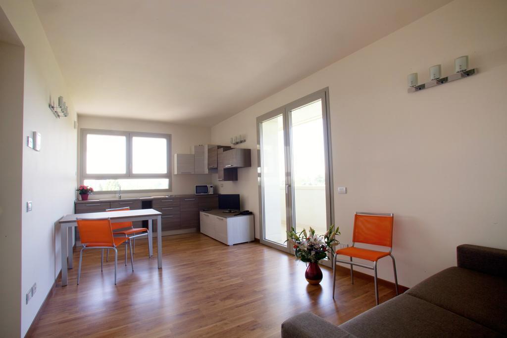 Residence Le Querce Чернуско-суль-Навильо Номер фото
